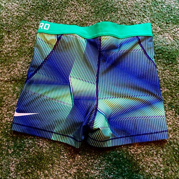 Nike shorts - Picture 2 of 2